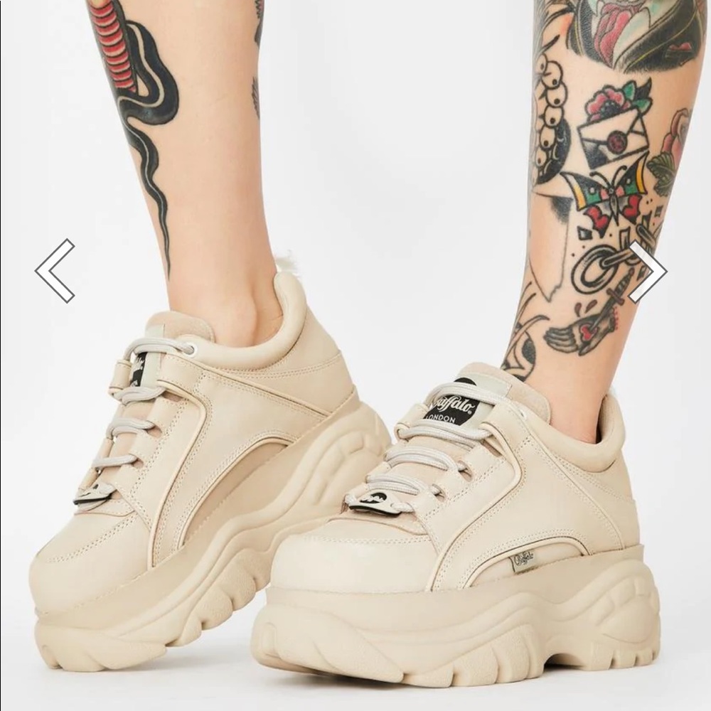 Buffalo London Low Leather Platform Sneakers in Cream